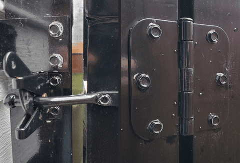 low quality exterior aluminum gate latch and hinge hardware